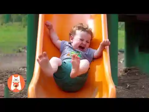 🤣 Momentos Bebés Divertidos al Aire Libre | Videos de risa