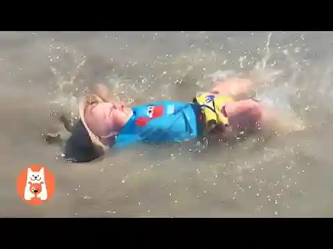 Si Te Ries Pierdes🤣Momentos Divertidos de Bebés en La Playa #2 | Videos de Risa