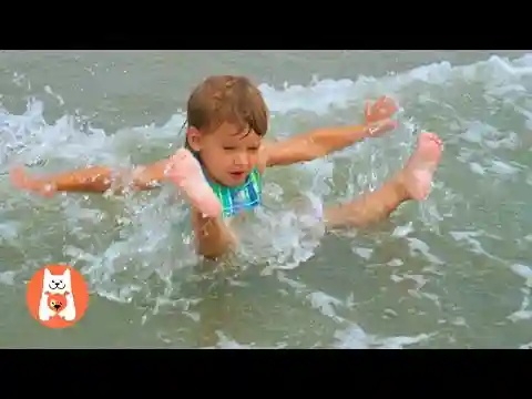 Si Te Ries Pierdes🤣Momentos Divertidos de Bebés en La Playa #4 | Videos de Risa